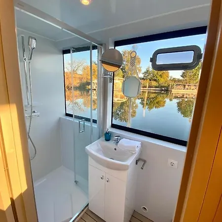 Lieblingsplatz - Schwimmendes Hausboot * Parey