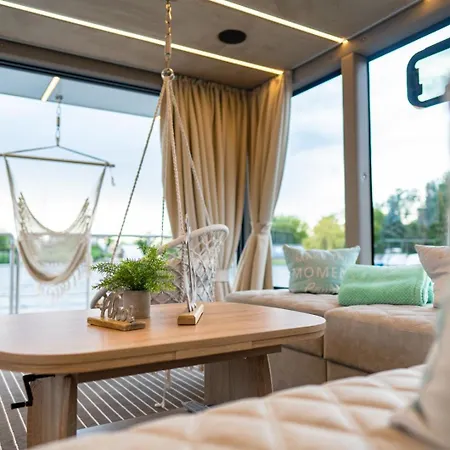 Botel Lieblingsplatz - Schwimmendes Hausboot Elbe-Parey