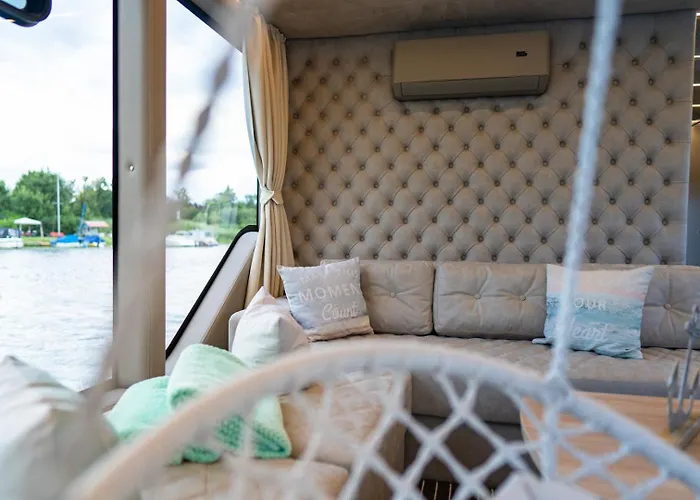 Lieblingsplatz - Schwimmendes Hausboot Båthotell Elbe-Parey